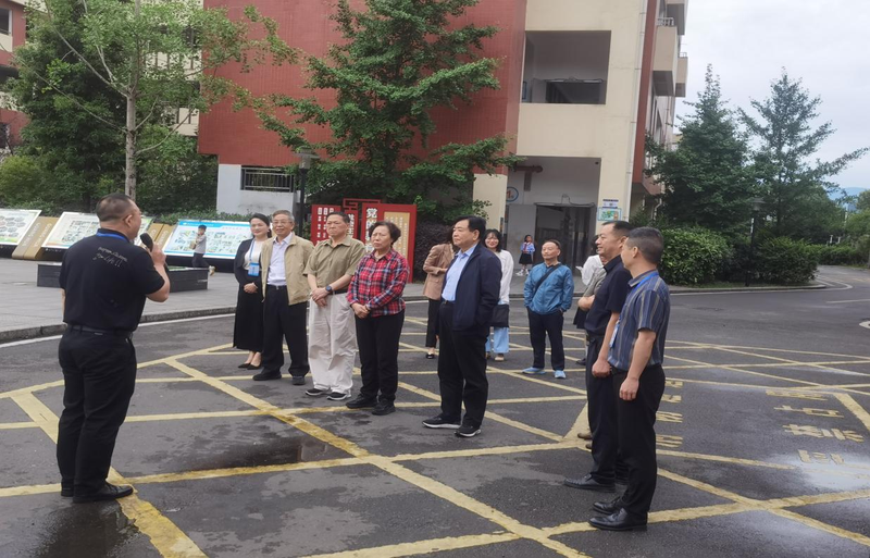 省关工委常务副主任曾清华一行调研雅安市雨城区校家社协同育人工作.png